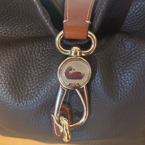 Dooney & Bourke brown leather Logo Lock Shoulder Bag w/ POUCH & Key Chain NWT - Picture 5 of 13